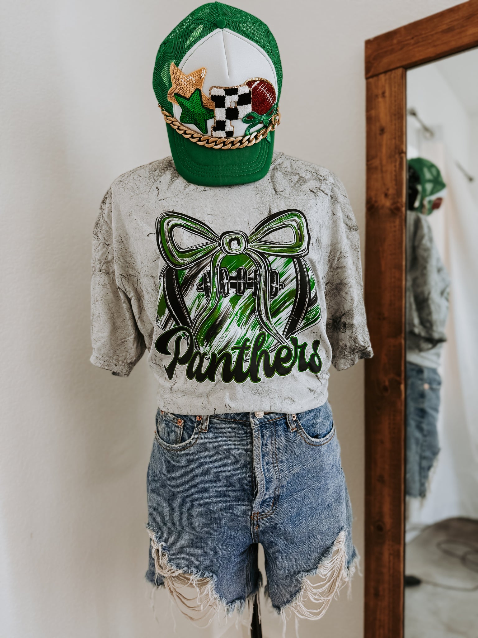 𝒯𝑜𝒹𝒹𝓁𝑒𝓇-Painted Football Bow